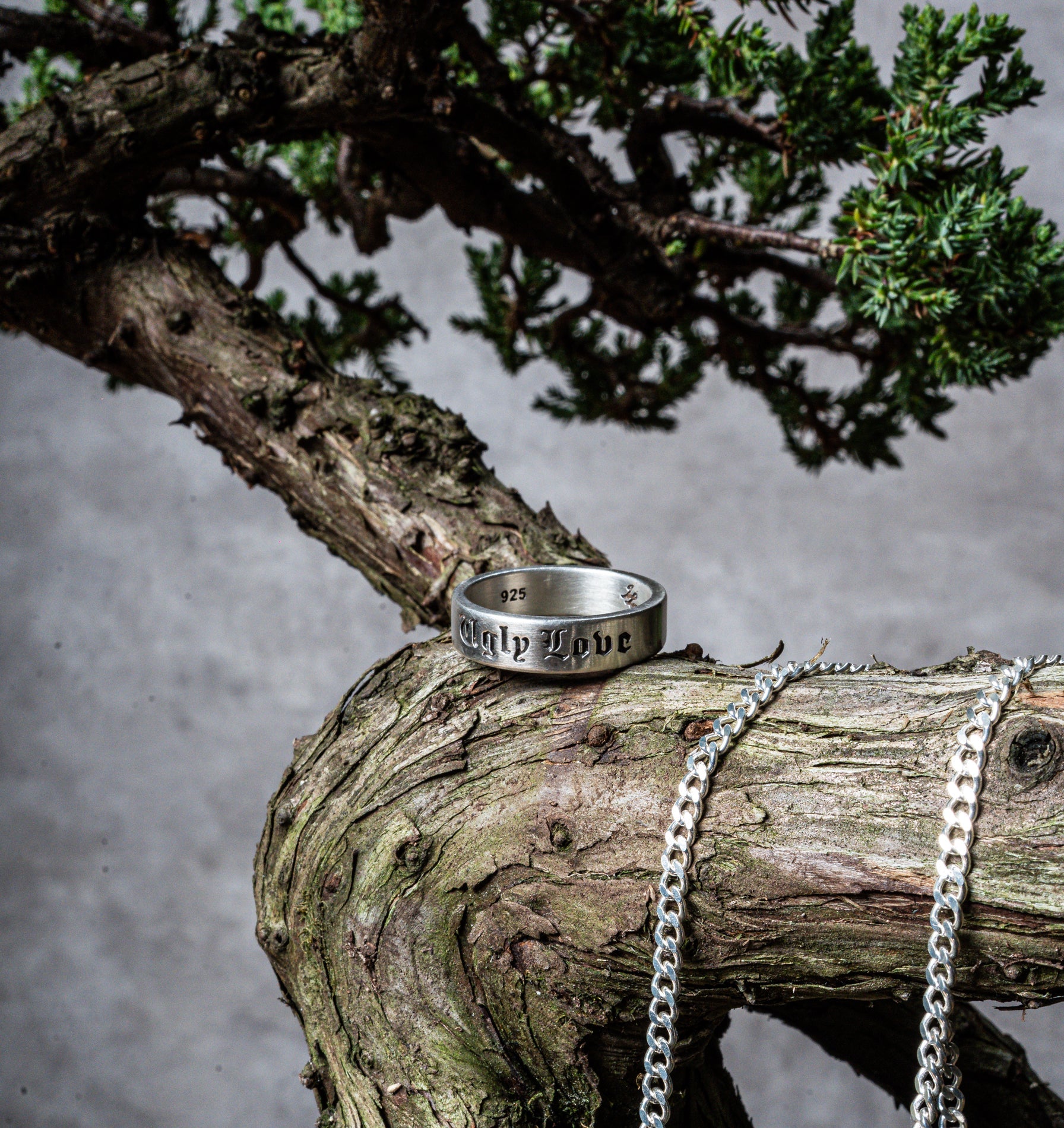 Ugly Love Band Ring - Silver