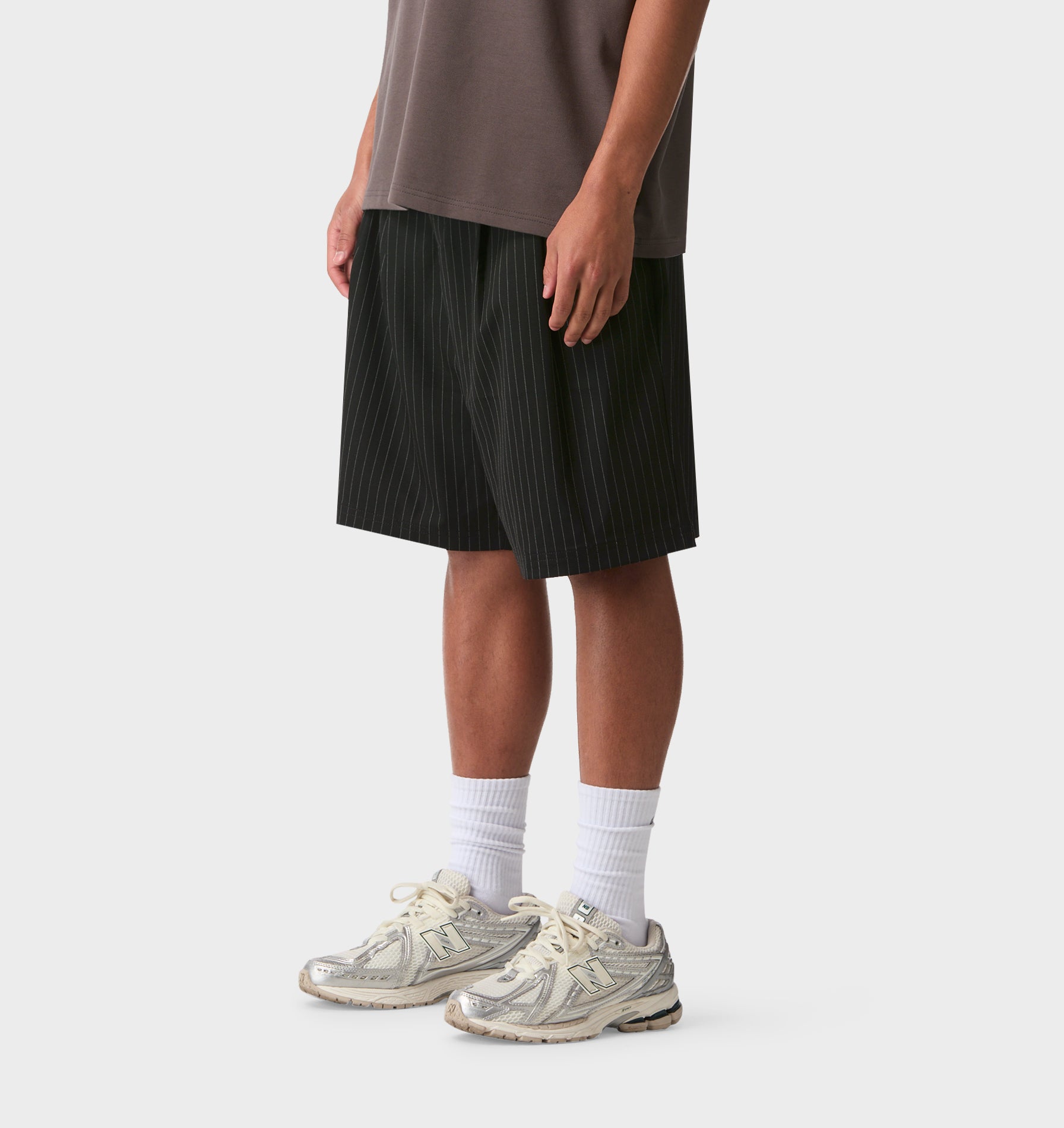 Alby Pleated Short - Black Pinstripe
