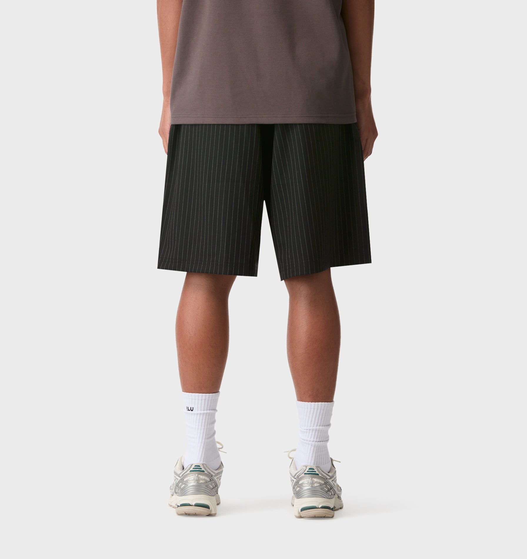 Alby Pleated Short - Black Pinstripe