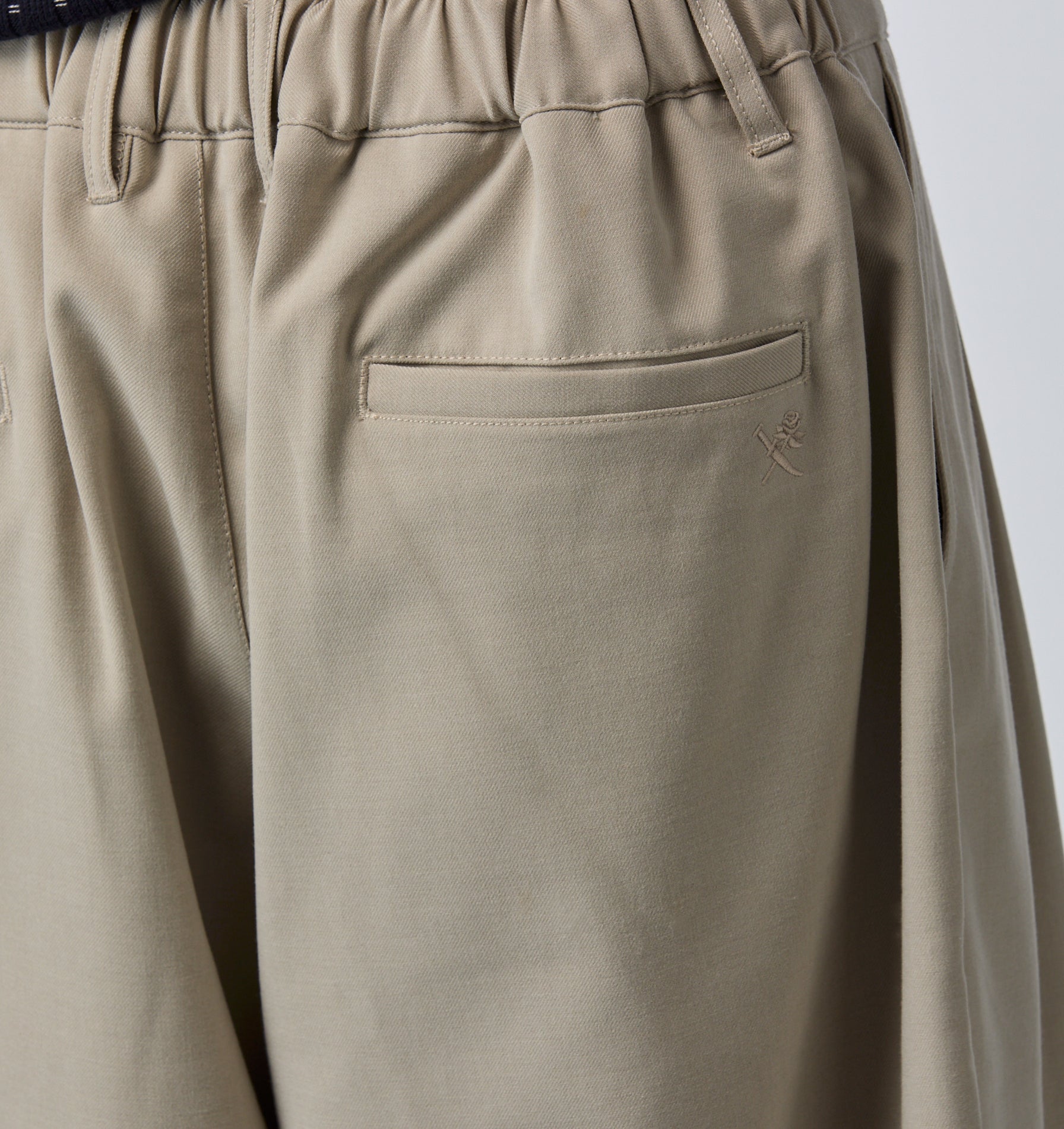 Alby Pleated Short - Stone