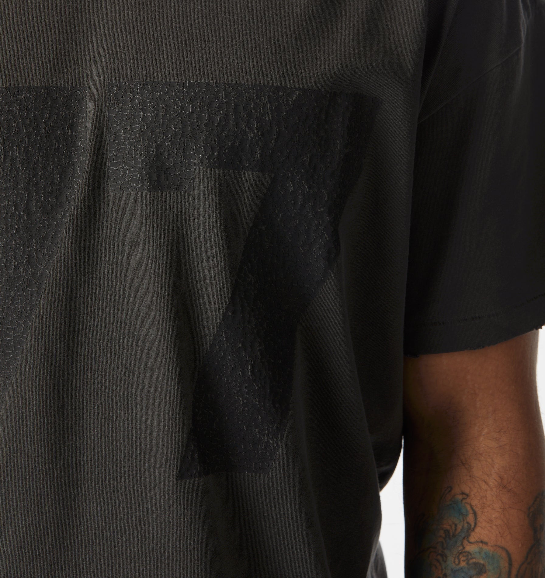77 Lewi Tee - Washed Black