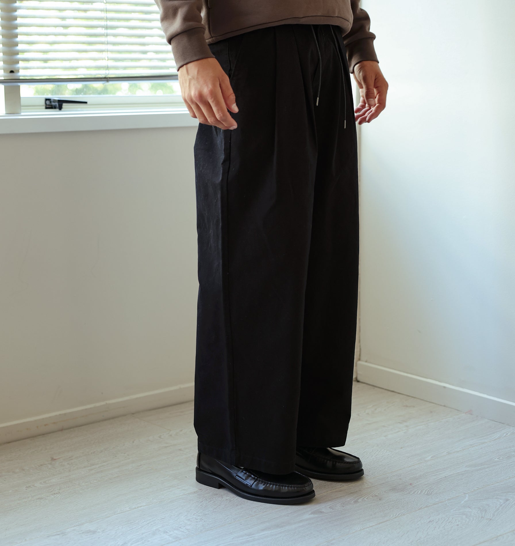 Wide Leg Pleat Pant - Black