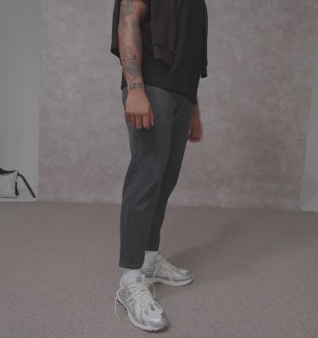 Cropped 90s Denim - Charcoal.mov